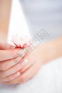 法国牵着花朵的修油手护理治疗温泉美容美甲手指美容院手指甲指甲身体图片