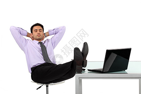 商务人士在他的办公桌休息人士电脑椅子桌子衬衫经理男性商务房间成人图片