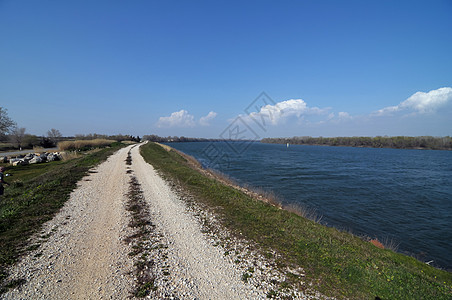 清空道路农村晴天自由阳光街道天空蓝色交通森林风景图片