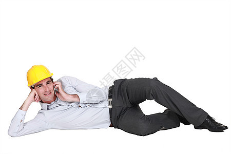 工程师躺在地上男人男性说谎身体快乐帽子休息商业灰色衬衫图片