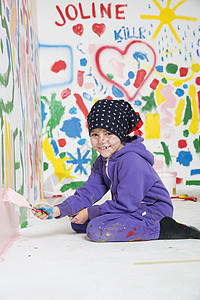 青年艺术家教育快乐创造力绘画艺术工艺幸福乐趣俏皮小女孩图片