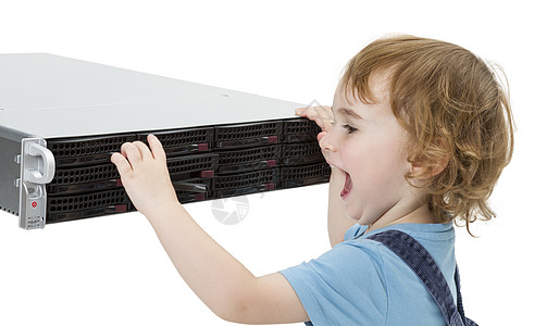 有网络服务器的可爱儿童虚拟化电子产品数据中心数据硬盘白色实验室孩子信息计算机图片