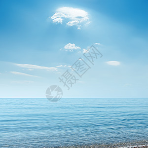 蓝海上云彩假期太阳旅行海浪环境热带蓝色天气地平线晴天图片