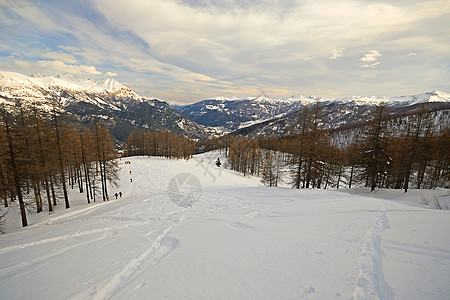 风景峡谷的滑坡粉雪荒野雪鞋生活方式成就冰川勘探滑雪登山全景图片