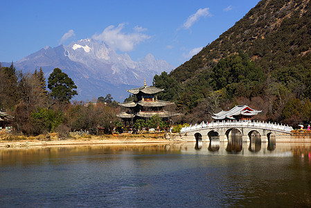 中国云南省利江附近的虎皮峡谷胡托亚奥克旅行危险风暴海浪飞溅地理爬坡湍流假期地标图片