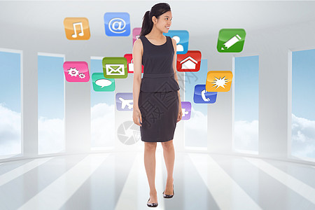 Asian商业妇女步行的复合形象电子邮件人士女性女士技术马尾辫阳光音乐职业裙子图片