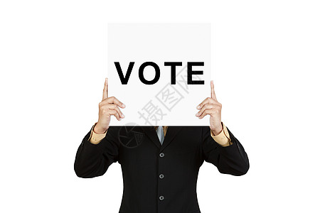 商务人士在纸板上显示VOTE的文字商业卡片领带展示投票套装手指推介会海报商务图片