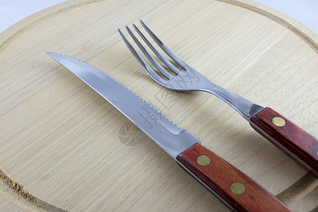 天然木之迪希上的银器刀具盘子菜单合金乡村厨具午餐金属晚餐餐厅图片