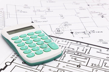 电路工程师布局电阻器高清图片
