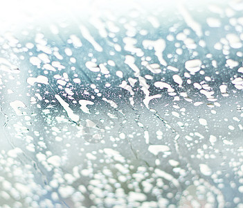 洗发水在车窗上泡泡水滴玻璃气泡天气窗户天空环境液体反射波纹图片