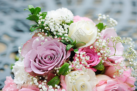 粉红色花束传统庆典花瓣婚姻飞沫螺柱钻石白色浪漫新娘高清图片