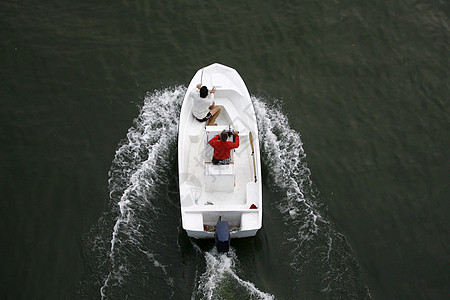 河上游轮巡航汽艇速度力量运动摩托艇发动机娱乐天空唤醒图片