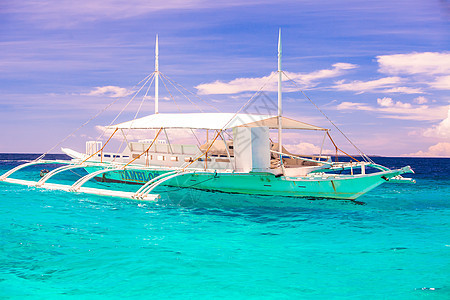 波霍尔岛附近绿绿海中的大巨人旅行热带运输海景娱乐海岸线旅游地平线海岸游艇图片