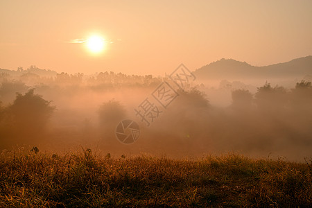 太阳升起的风景地形顶峰戏剧性阴影地平线旅行天线蓝色摄影城市图片