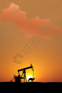 海上油田偏僻的油田日落 背着光影背景