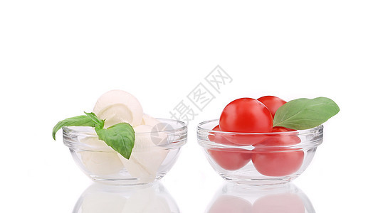 玻璃碗里的莫扎里拉和西红柿图片