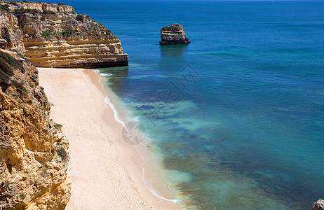 沿海海洋岩石环境蓝色海滩爬坡场景太阳热带天空图片