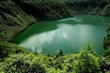 绿色优美风景湖石头树木支撑景观天空气候生态地球气氛绿色背景