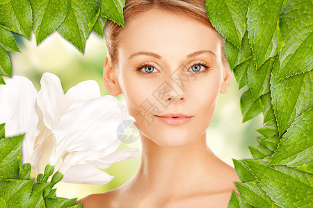美丽的女人与麦当娜莉莉卫生树叶生物百合生态容貌活力保健皮肤女性图片