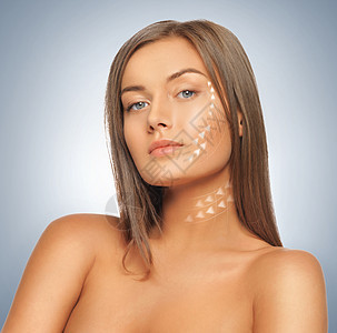 美丽的女子的脸和手皮肤老化女孩护理塑料诊所女性容貌皱纹活力图片