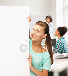 校内白白板妇女学生大学班级女性横幅女士微笑演讲海报木板图片