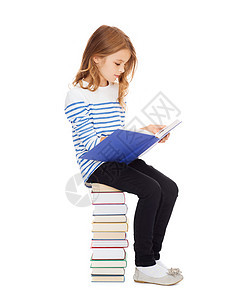 坐在书本堆叠的小女孩女学生学习图书学者知识图书馆文学智慧家庭作业学校收藏图片