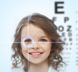 具有视力测试板的女童快乐手术眼科考试女孩测试光学图表字母孩子图片