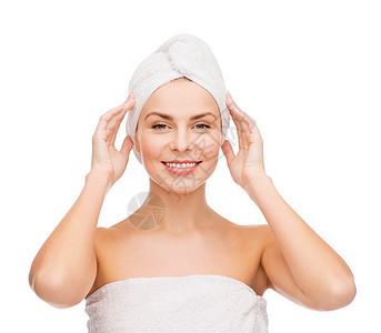 披着毛巾的美女温泉护理中心福利平衡头发身体淋浴微笑治疗背景图片