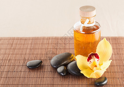 基本油 按摩石和兰花花头发美丽植物治疗疗法按摩花瓣竹子环境香味图片