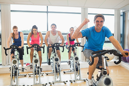 快乐人教四人轮旋课火车娱乐培训班调子女士男性健身锻炼护理身体图片