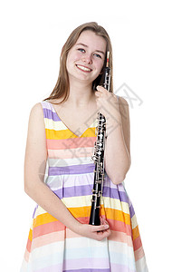 带着双簧管的多彩装饰着微笑的女孩青少年工作室玩家风格教育娱乐音乐演员乐器木管图片