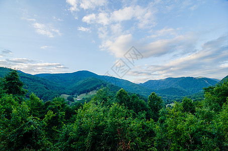 北卡罗利纳马吉谷附近日落大路山脉蓝色数控图片