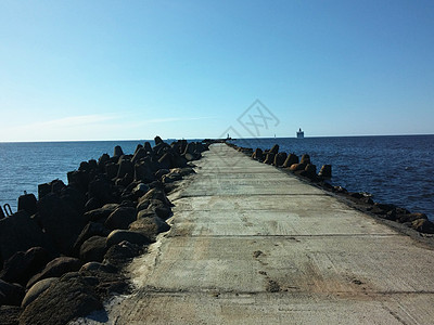 通往海洋的石路废墟危险纹理车道海岸线石头道路码头运输跨度岩石图片