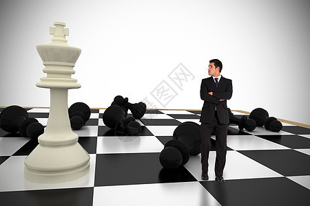 商务人士站立和观望的复合形象棋盘胜利典当打败棋子计算机商业优胜者男人游戏图片
