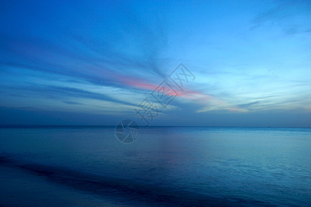 日出在海中太阳海浪镜子海岸魔法天际阳光日落海洋天堂湖高清图片素材
