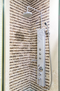 现代设计浴室 头部淋浴和另一个普通表演图片