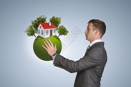 商务人士用小房子和小树占据地球套装人士绿色烟囱行星衬衫森林场地房子窗户图片