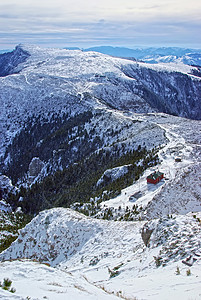 雪山天空顶峰晴天冰川运动太阳高度季节森林旅游图片