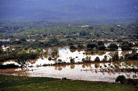 暴雨过后淹水的乡村地貌全球洪水环境损害天气农村季节灾难倾盆大雨风暴图片
