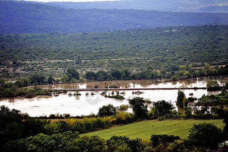 暴雨过后淹水的乡村地貌倾盆大雨全球损害季节农村灾难洪水天气环境风暴图片