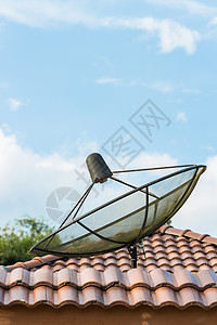 屋顶上电信卫星的通讯卫星图片