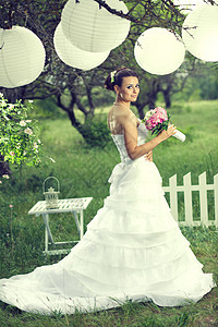 户外婚礼桌子订婚奢华灯笼婚姻风格裙子仪式假期森林图片