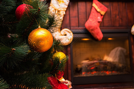 圣诞节季节风格假期装饰蜡烛盒子时间壁炉房间松树图片