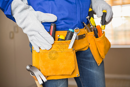 日系家居工具带的杂工近距离靠近建筑工人结构男性木地板住宅职业地毯工匠窗户房子背景