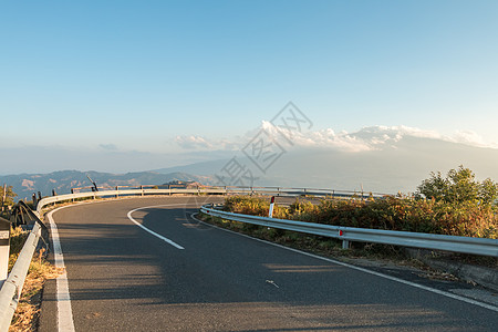 孤独的道路镜片旅行草地橙子太阳阳光自由场地沥青季节图片