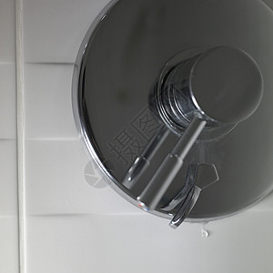 阵雨处理器白色洗澡孤独棕褐色淡水宏观流动龙头卫生间材料图片