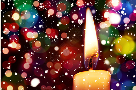 燃烧的蜡烛雪落在蜡烛燃烧时喜庆计算机绘图时候火焰雪花下雪假期背景