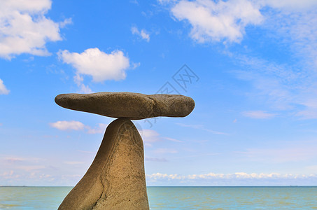 平等鹅卵石禅意冥想矿物金字塔形团体海岸等价岩石公平性图片