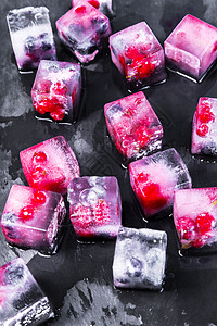 冻浆果冰块果汁寒意工作室冻结厨房桌子冷藏正方形浆果图片