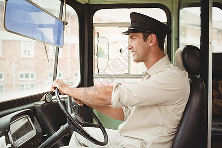 驾驶校车的微笑司机服务运输职业交通小学教练帽子客车学校快乐图片